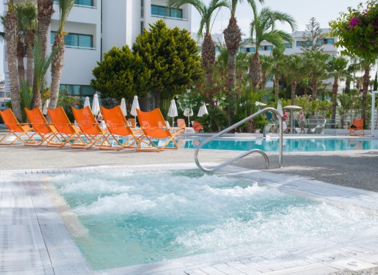 OUTDOOR POOL2