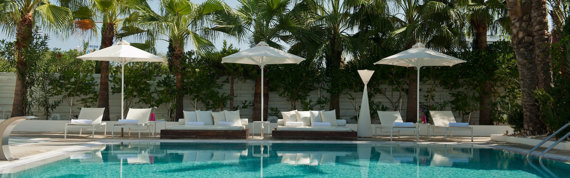 SWIMMING POOL AREA (2)